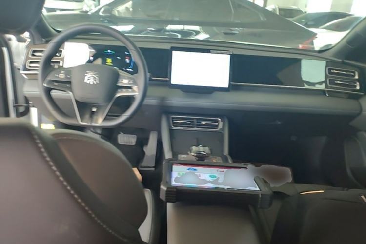 Used BYD Qin L 2024 DM-i 80KM Leading Model Center Console