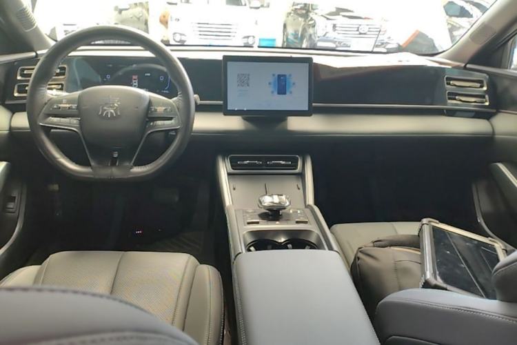 Used BYD Qin L 2024 DM-i 80KM Leading Model Center Console