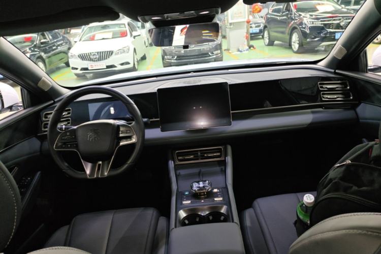 Used BYD Qin L 2024 DM-i 80KM Beyond Model Center Console