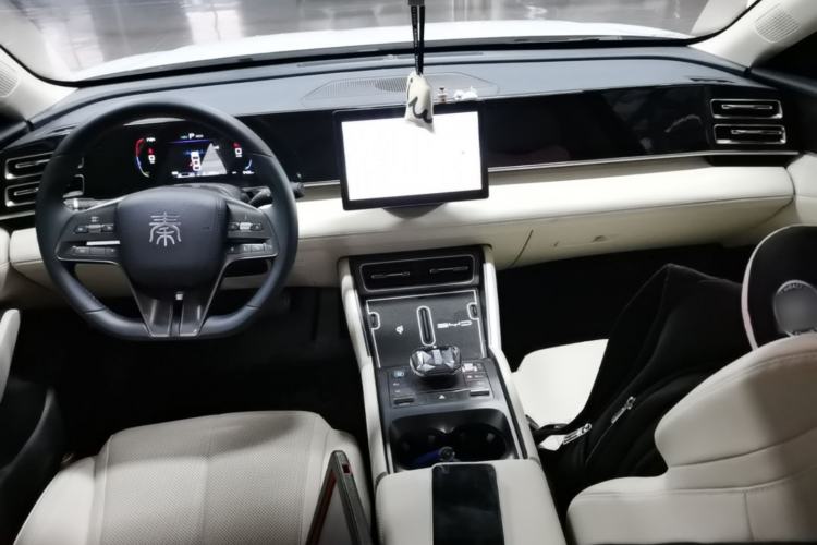 Used BYD Qin L 2024 DM-i 80KM Leading Model Center Console