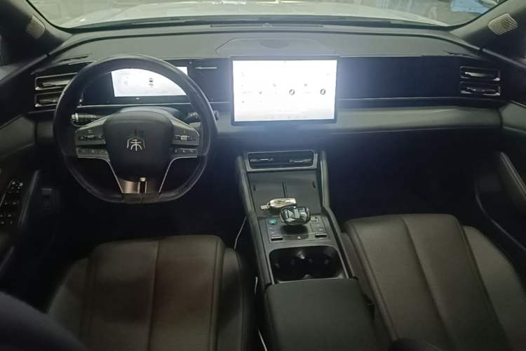 Used BYD Qin L 2024 DM-i 120KM Leading Model Center Console