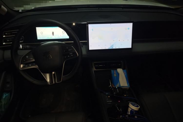 Used BYD Qin L 2024 DM-i 120KM Beyond Model Center Console
