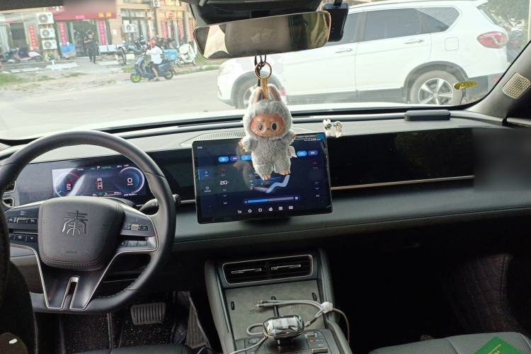 Used BYD Qin L 2024 DM-i 120KM Leading Model Center Console