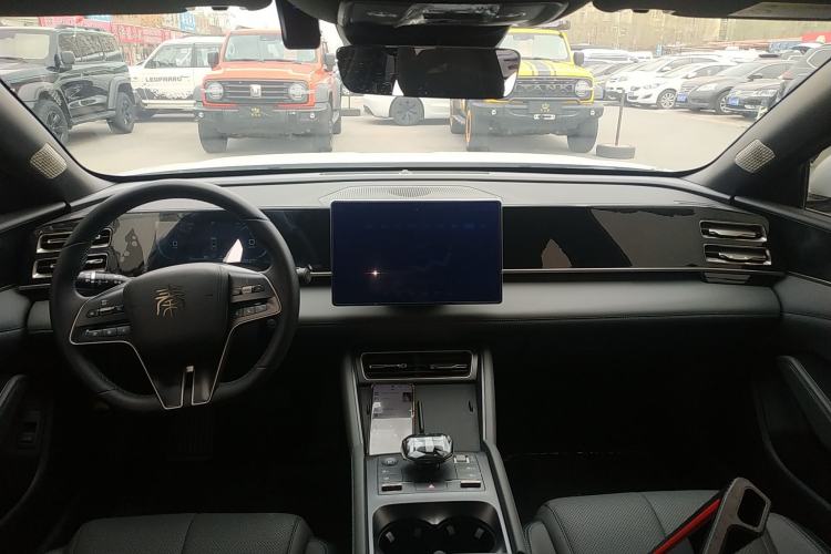 Used BYD Qin L 2024 DM-i 120KM Leading Model Center Console