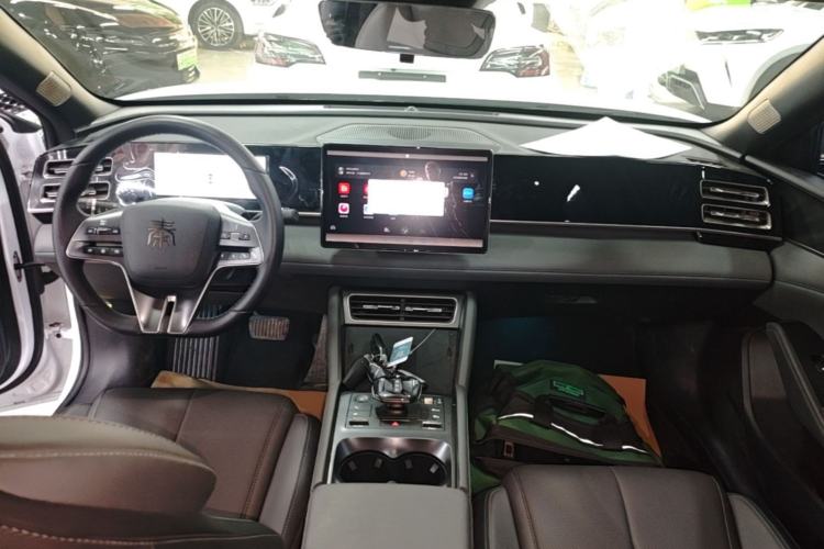 Used BYD Qin L 2024 DM-i 120KM Beyond Model Center Console