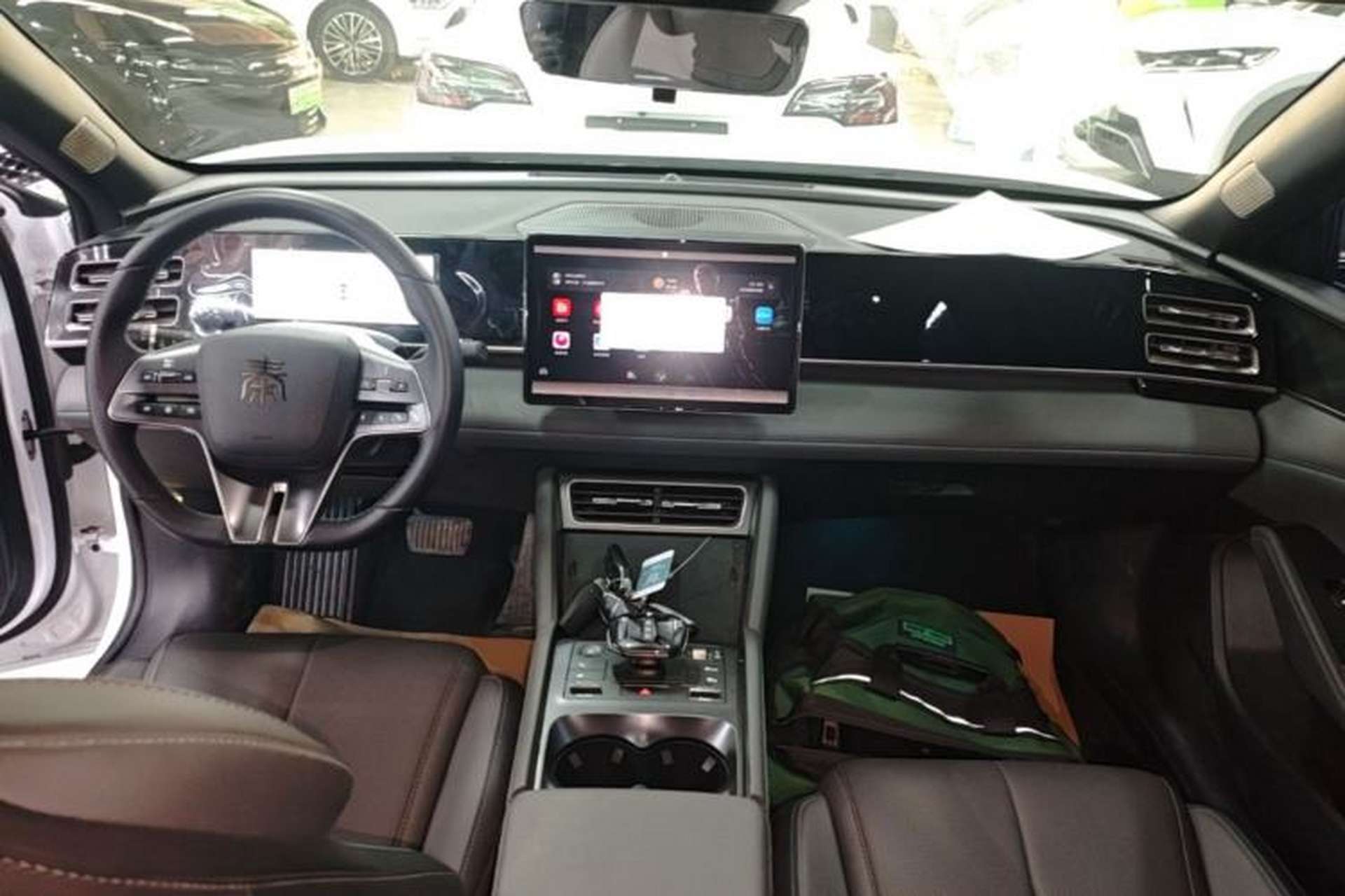 Used BYD Qin L 2024 DM-i 120KM Beyond Model Center Console