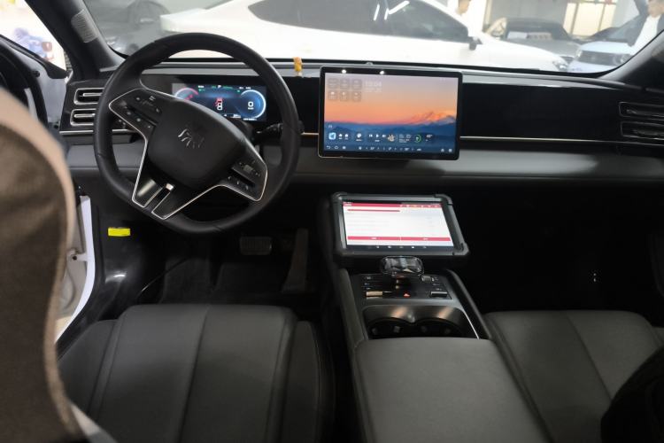 Used BYD Qin L 2024 DM-i 120KM Leading Model Center Console