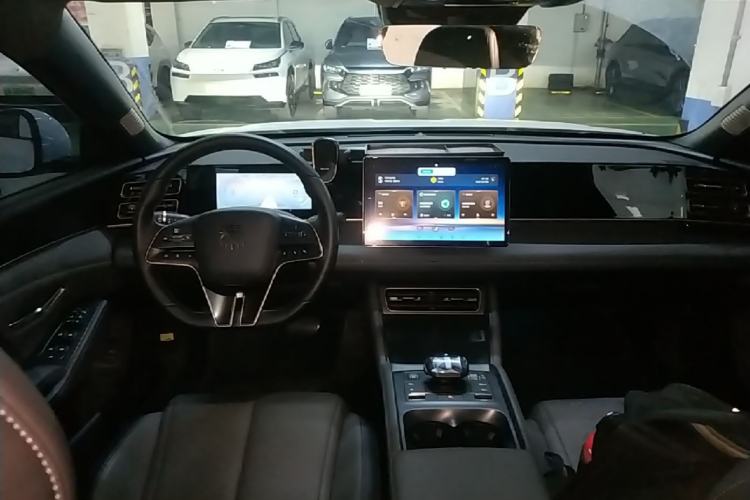 Used BYD Qin L 2024 DM-i 120KM Leading Model Center Console