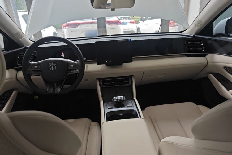 Used BYD Qin L 2024 DM-i 80KM Leading Model Center Console