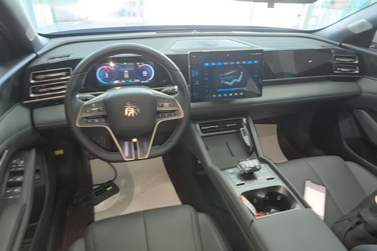 Used BYD Qin L 2024 DM-i 120KM Leading Model Center Console