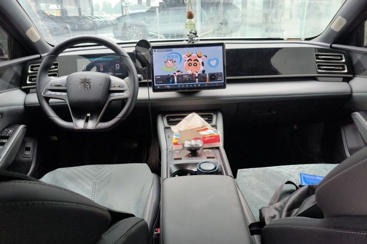 Used BYD Qin L 2024 DM-i 80KM Beyond Model Center Console