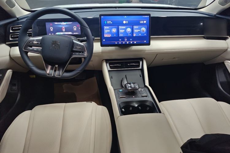 Used BYD Qin L 2024 DM-i 120KM Leading Model Center Console