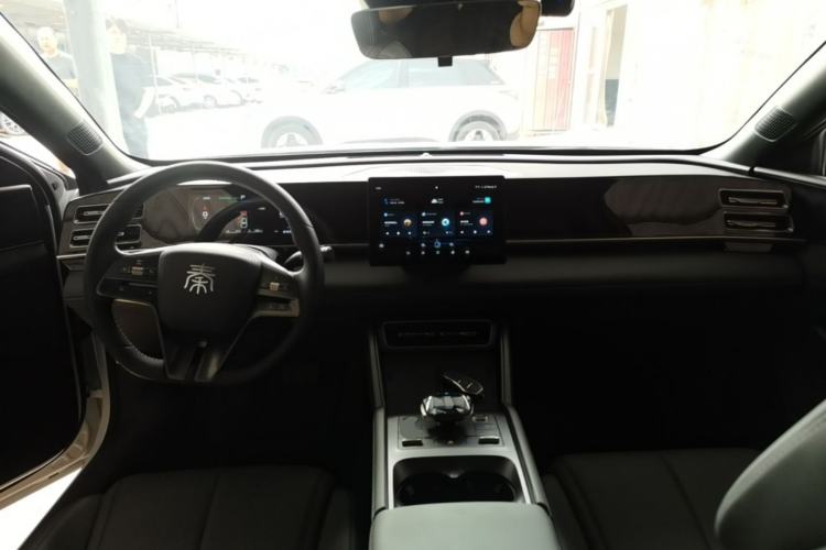 Used BYD Qin L 2024 DM-i 80KM Leading Model Center Console