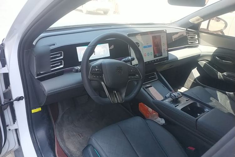 Used BYD Qin L 2024 DM-i 120KM Excellence Model Center Console