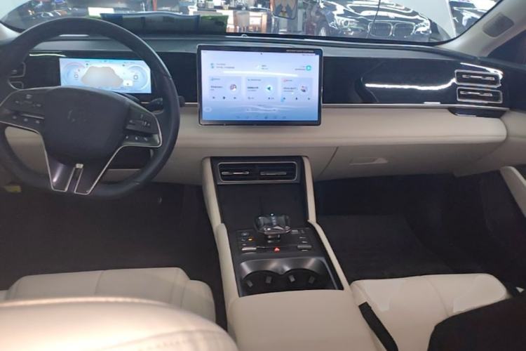 Used BYD Qin L 2024 DM-i 120KM Beyond Model Center Console