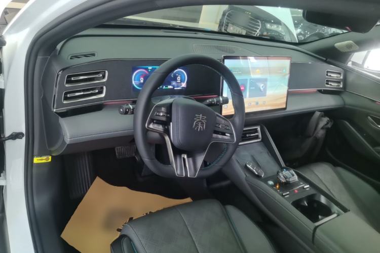 Used BYD Qin L 2024 DM-i 120KM Excellence Model Center Console