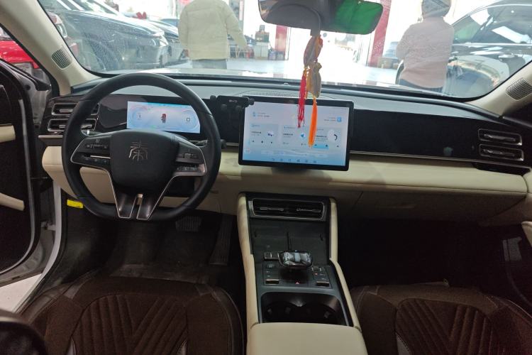 Used BYD Qin L 2024 DM-i 120KM Leading Model Center Console