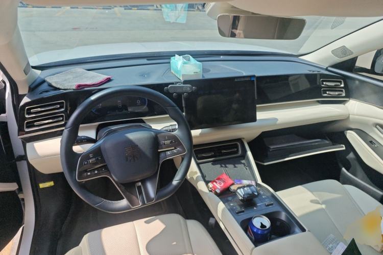 Used BYD Qin L 2024 DM-i 120KM Leading Model Center Console