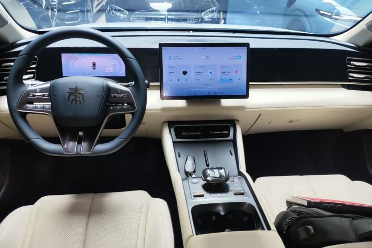 Used BYD Qin L 2024 DM-i 120KM Beyond Model Center Console