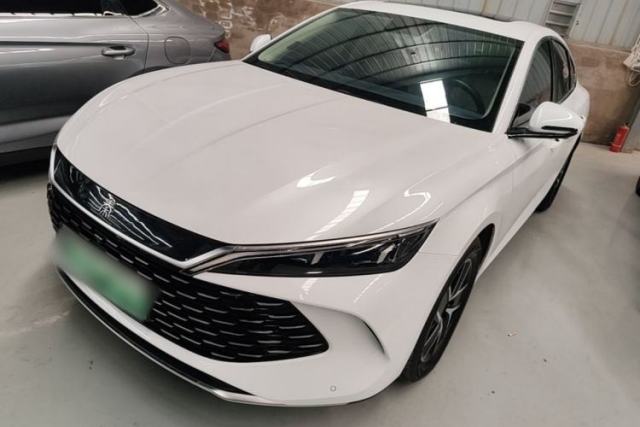 Ojetý BYD Qin L 2024 DM-i 120KM Leading Model
