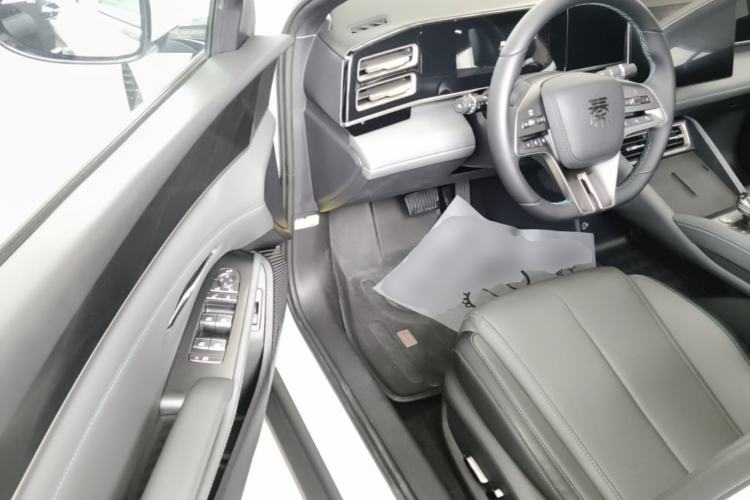 Used BYD Qin L 2024 DM-i 120KM Beyond Model Driver Seat