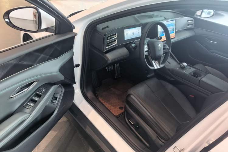Used BYD Qin L 2024 DM-i 80KM Beyond Model Driver Seat