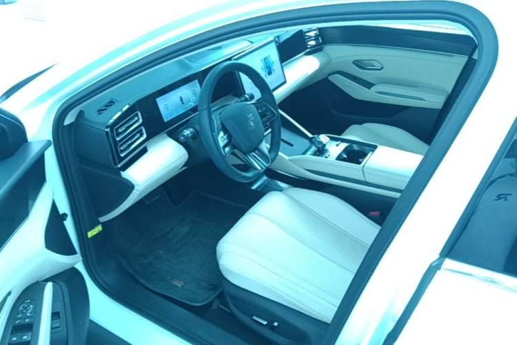 Used BYD Qin L 2024 DM-i 120KM Beyond Model Driver Seat