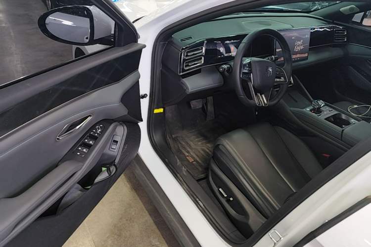 Used BYD Qin L 2024 DM-i 120KM Beyond Model Driver Seat