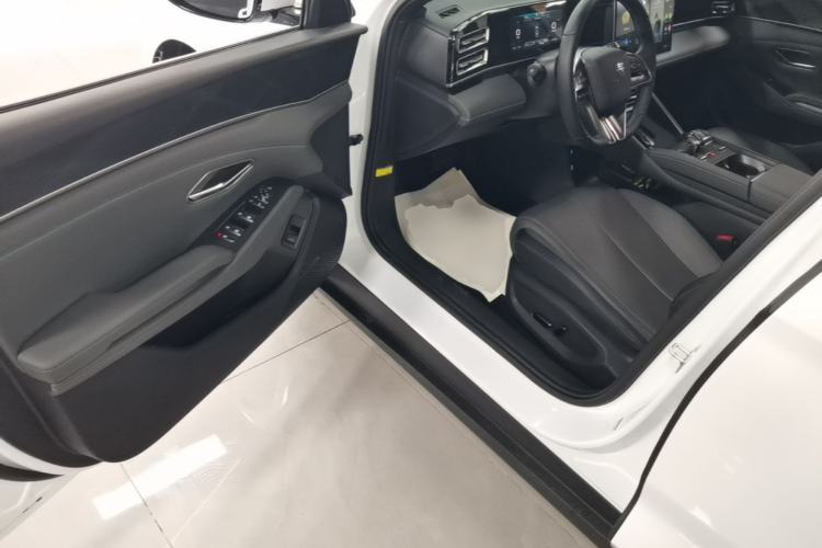 Used BYD Qin L 2024 DM-i 120KM Beyond Model Driver Seat