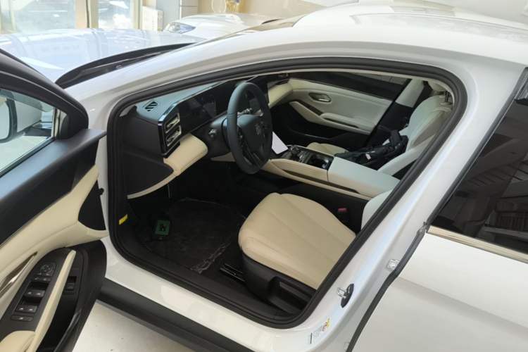 Used BYD Qin L 2024 DM-i 80KM Leading Model Driver Seat