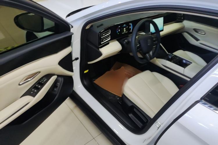 Used BYD Qin L 2024 DM-i 80KM Leading Model Driver Seat