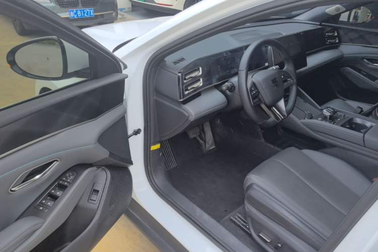 Used BYD Qin L 2024 DM-i 120KM Leading Model Driver Seat