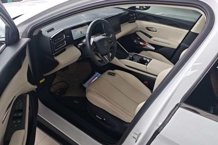 Used BYD Qin L 2024 DM-i 120KM Beyond Model Driver Seat