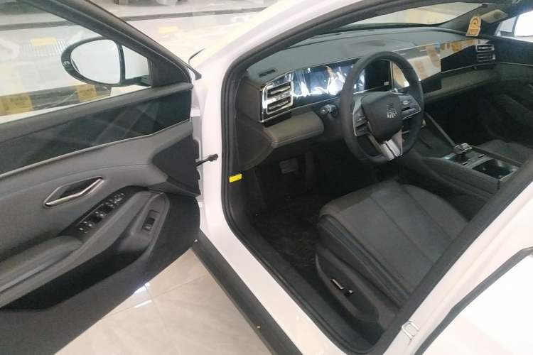 Used BYD Qin L 2024 DM-i 120KM Beyond Model Driver Seat