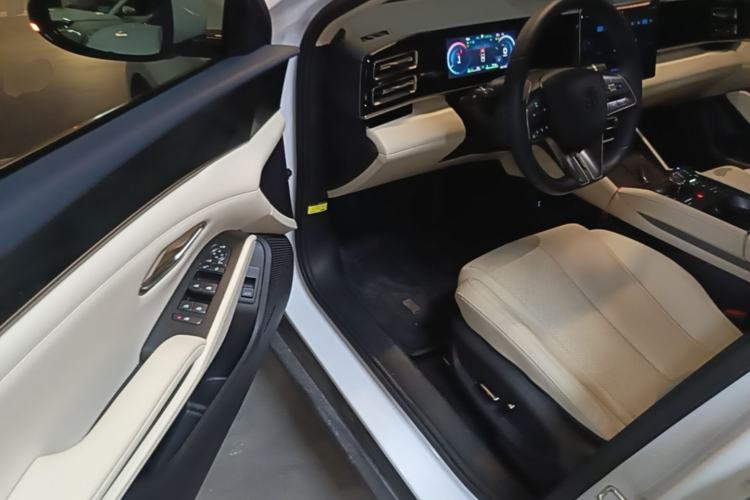 Used BYD Qin L 2024 DM-i 120KM Beyond Model Driver Seat