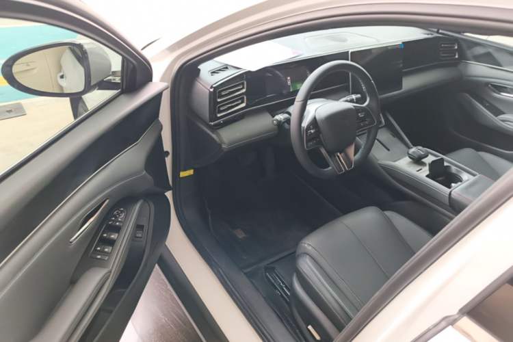 Used BYD Qin L 2024 DM-i 120KM Beyond Model Driver Seat