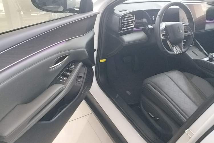 Used BYD Qin L 2024 DM-i 120KM Excellence Model Driver Seat