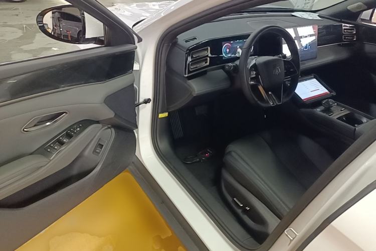 Used BYD Qin L 2024 DM-i 120KM Beyond Model Driver Seat
