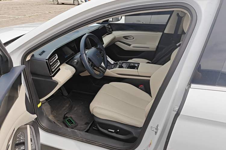 Used BYD Qin L 2024 DM-i 120KM Beyond Model Driver Seat
