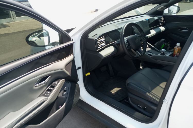 Used BYD Qin L 2024 DM-i 120KM Beyond Model Driver Seat