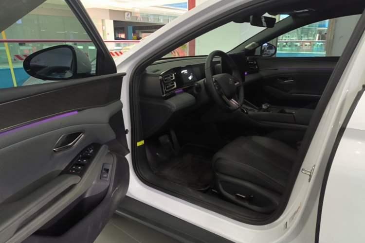Used BYD Qin L 2024 DM-i 120KM Excellence Model Driver Seat