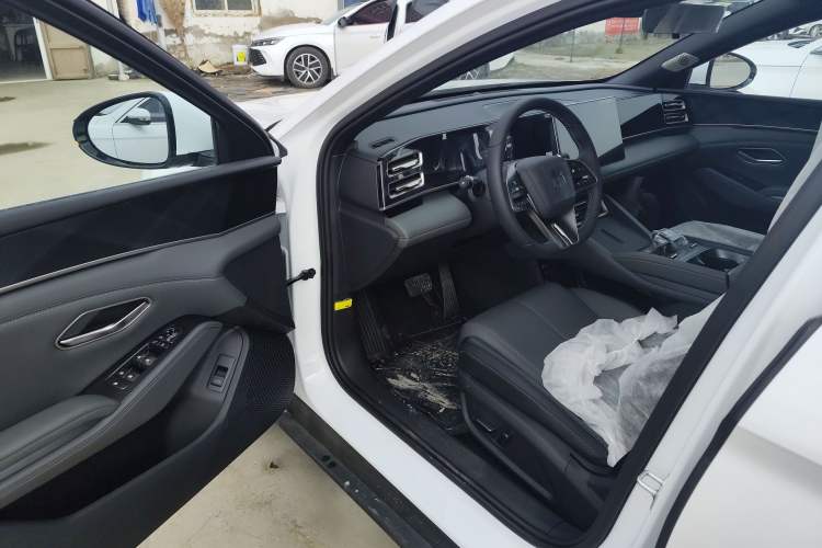Used BYD Qin L 2024 DM-i 80KM Beyond Model Driver Seat