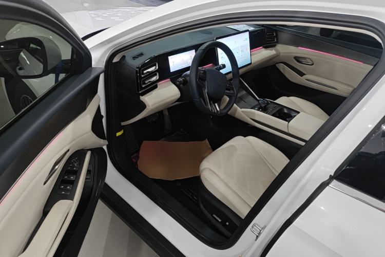 Used BYD Qin L 2024 DM-i 120KM Excellence Model Driver Seat
