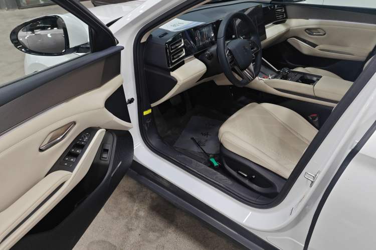 Used BYD Qin L 2024 DM-i 120KM Excellence Model Driver Seat