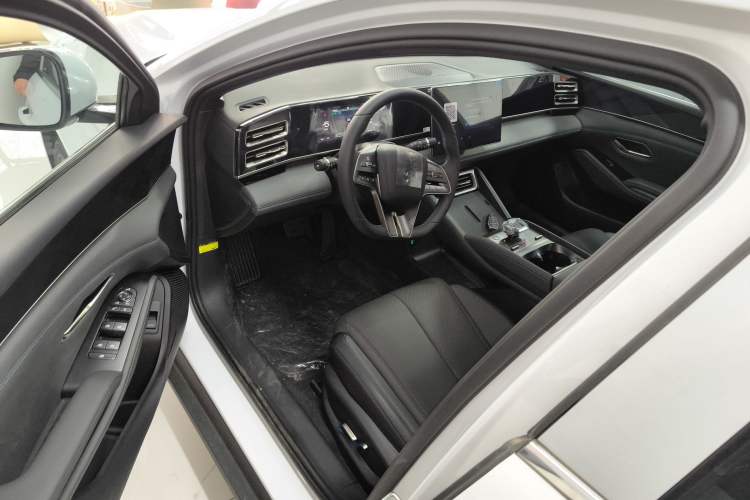 Used BYD Qin L 2024 DM-i 120KM Beyond Model Driver Seat
