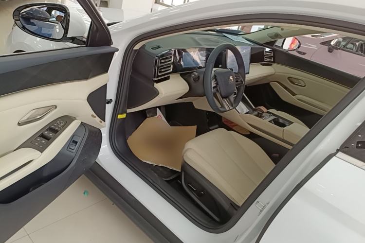 Used BYD Qin L 2024 DM-i 80KM Beyond Model Driver Seat
