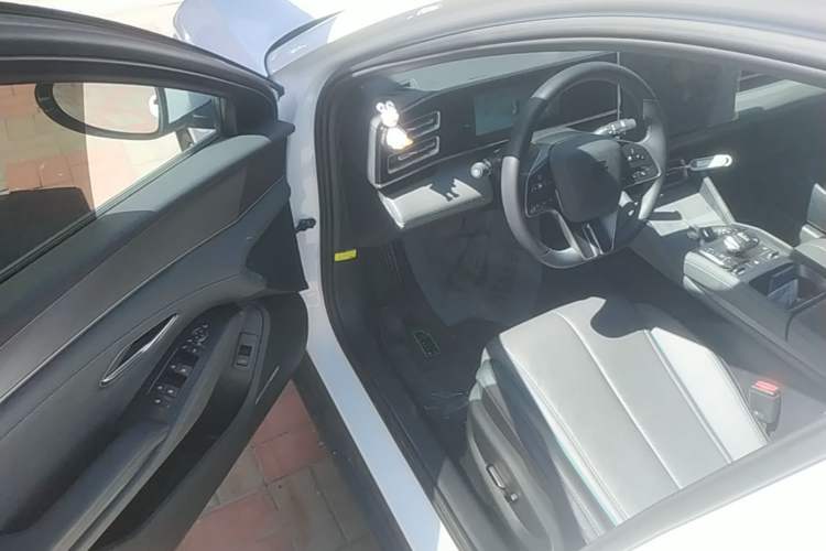 Used BYD Qin L 2024 DM-i 120KM Excellence Model Driver Seat