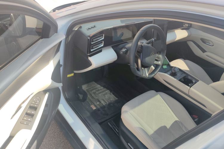 Used BYD Qin L 2024 DM-i 120KM Excellence Model Driver Seat