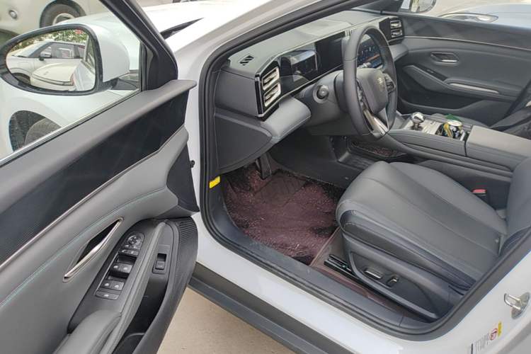 Used BYD Qin L 2024 DM-i 80KM Beyond Model Driver Seat