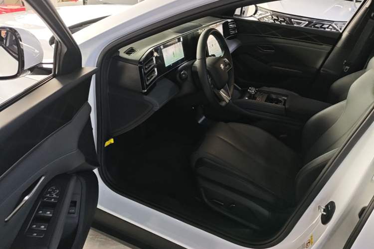 Used BYD Qin L 2024 DM-i 80KM Beyond Model Driver Seat